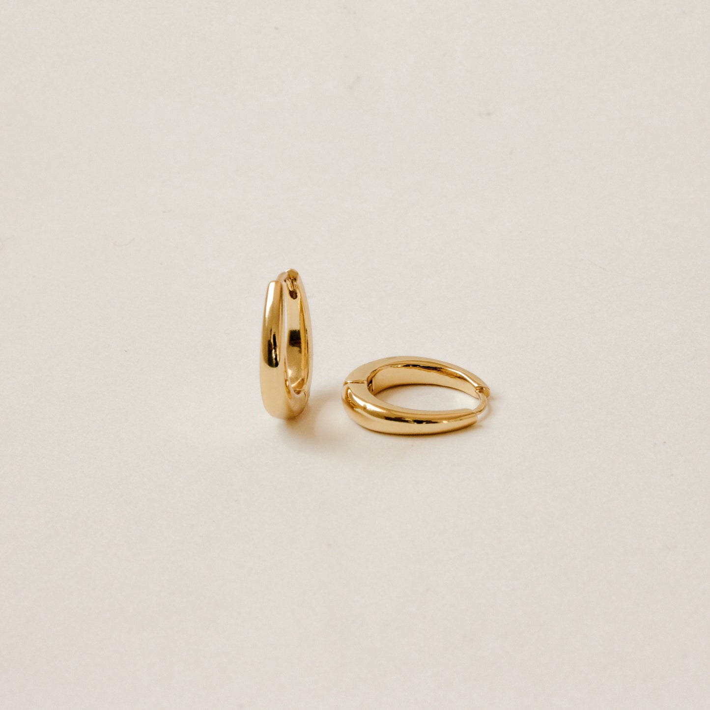 Chic Oval Hoop Earrings Margot