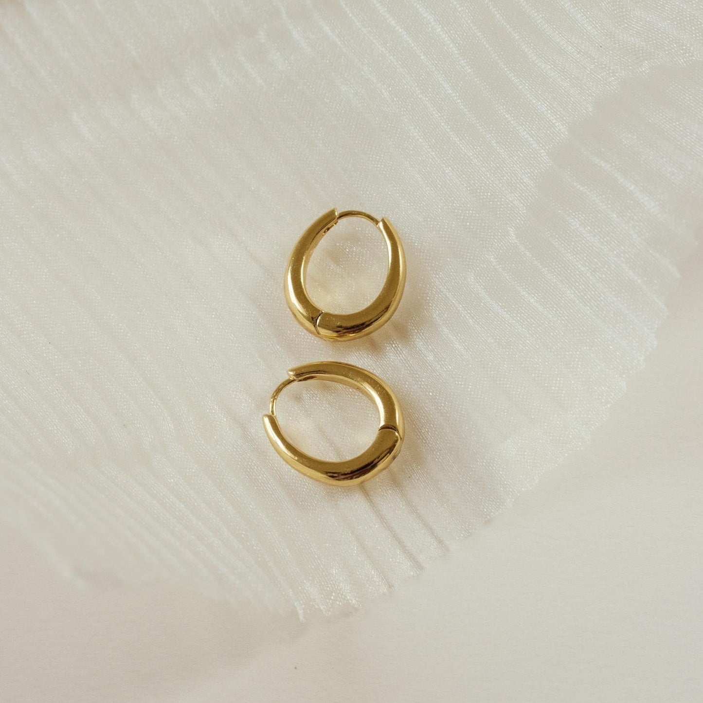 Chic Oval Hoop Earrings Margot