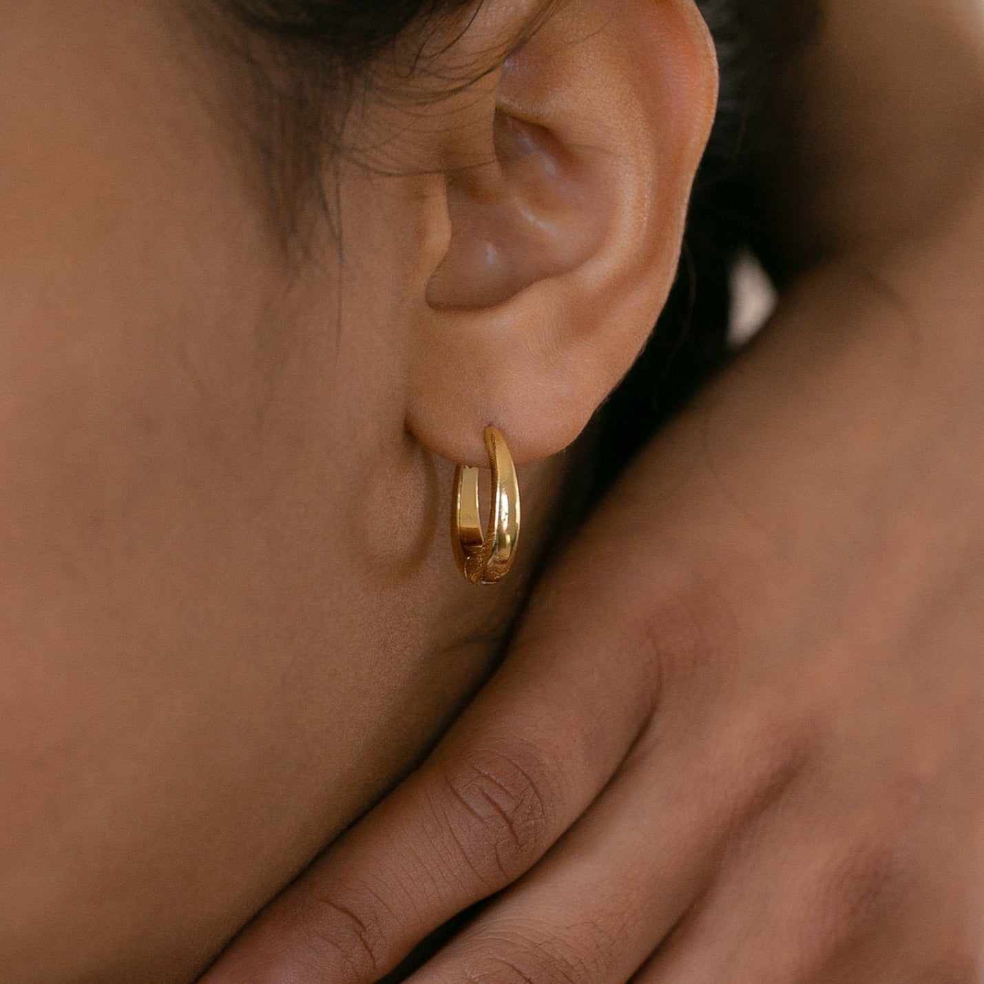Chic Oval Hoop Earrings Margot