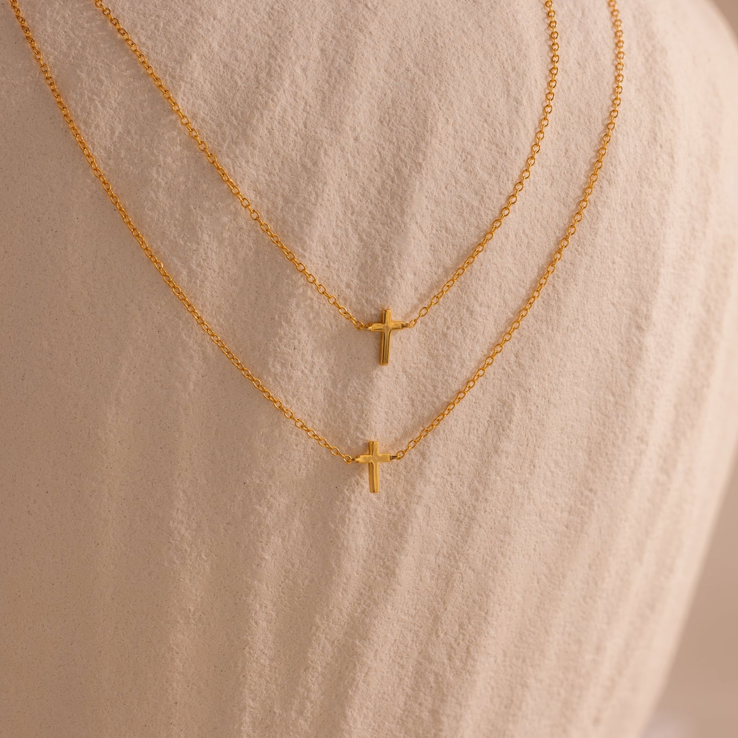 Dainty Cross Necklace Margot