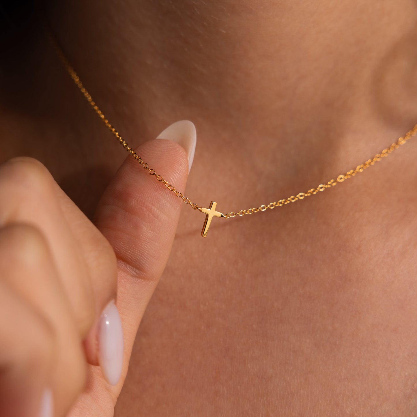 Dainty Cross Necklace Margot