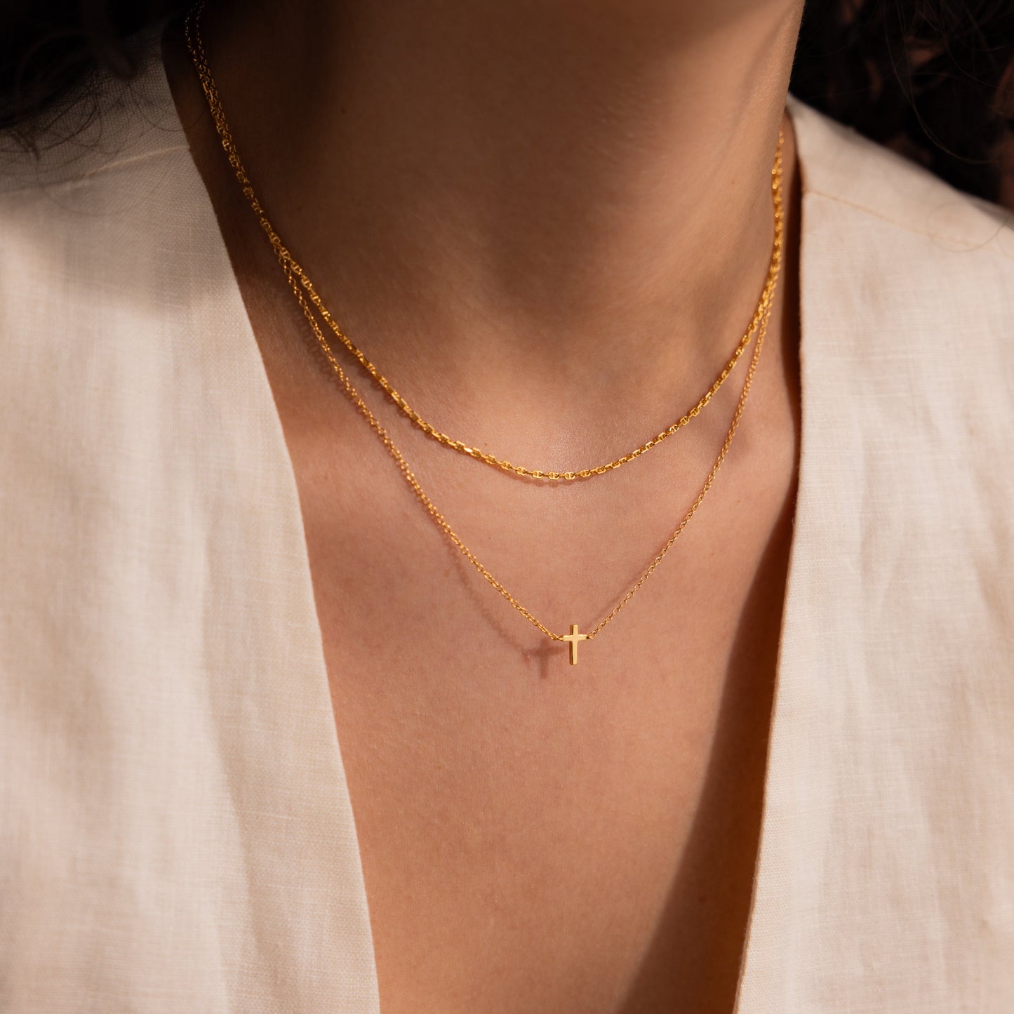 Dainty Cross Necklace Margot