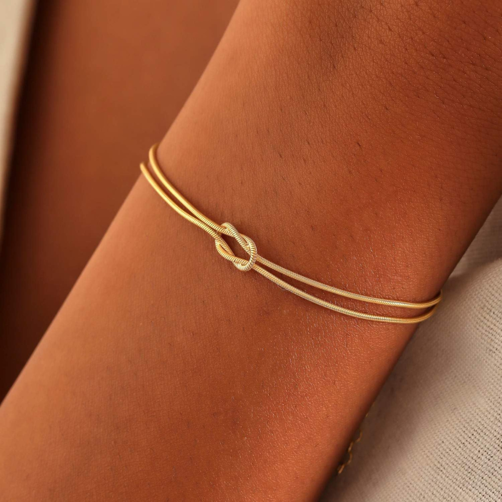 Delicate Knot Gold Bracelet Margot