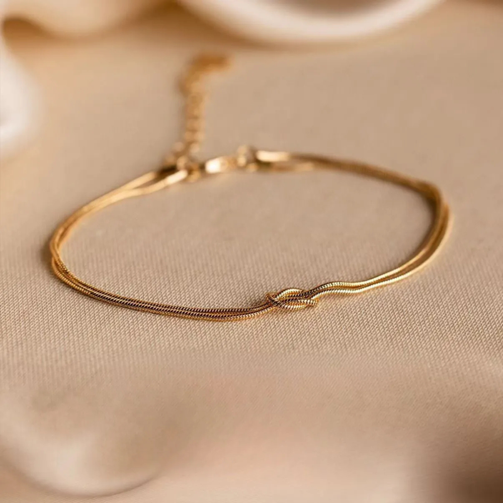Delicate Knot Gold Bracelet Margot