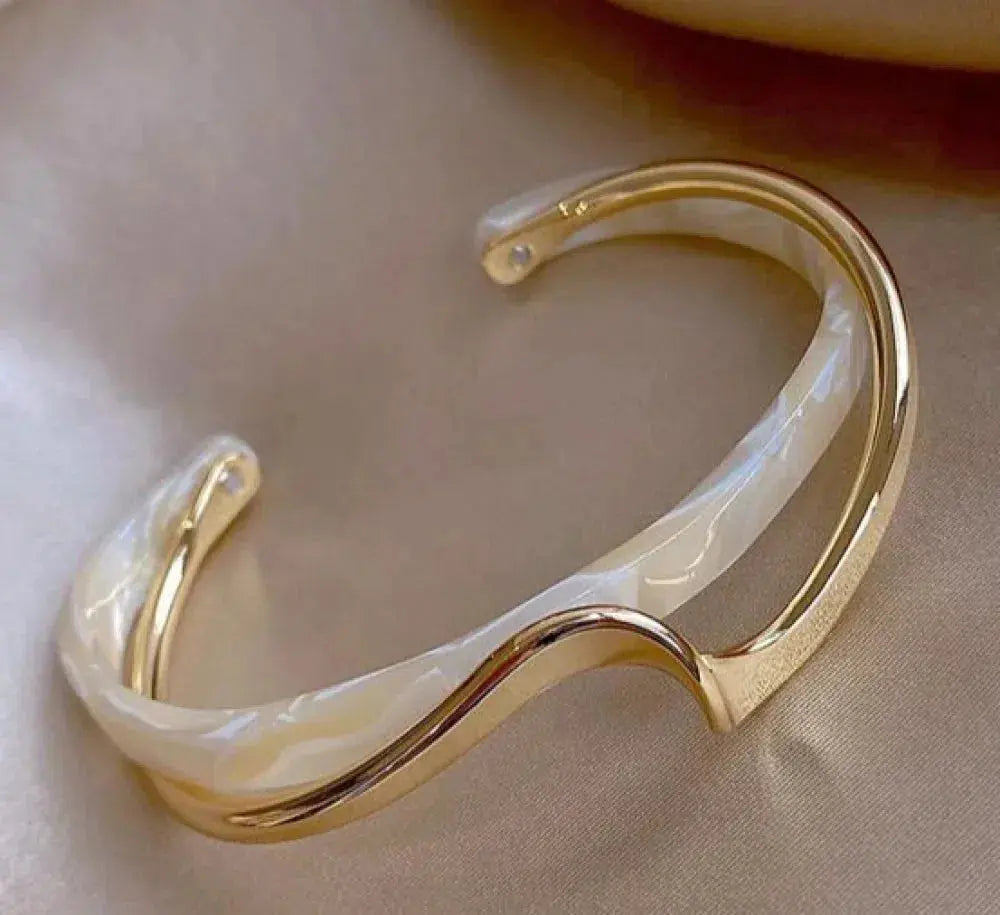 Delicate White Opal Bracelet Gold Margot