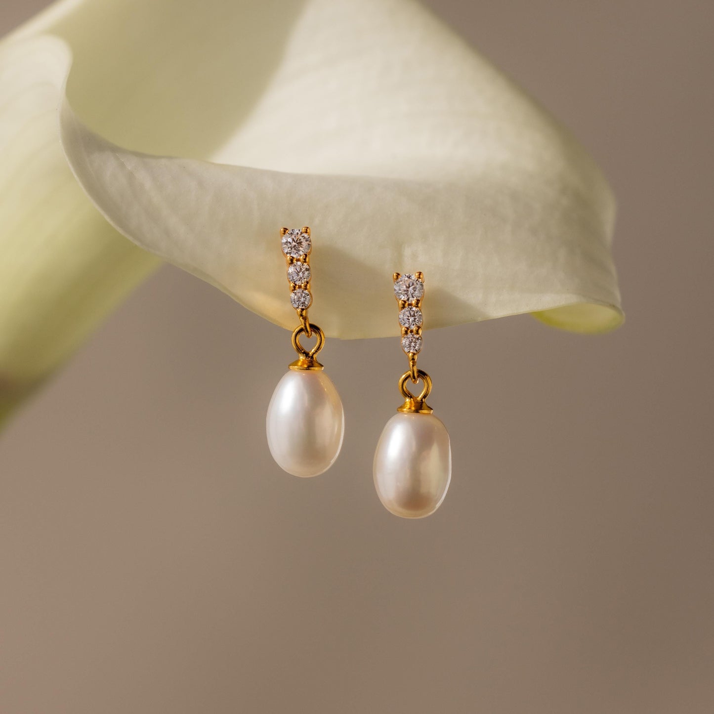 Droplet Pearl Earrings Margot
