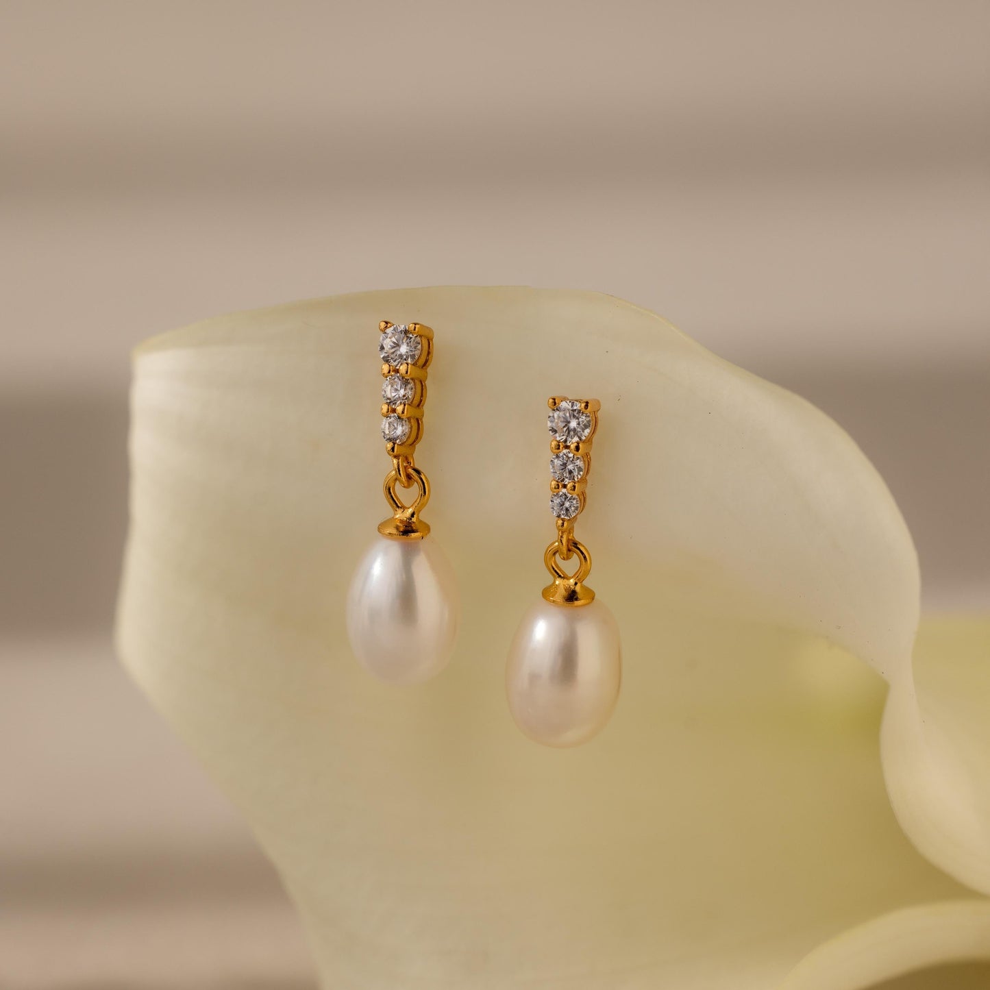 Droplet Pearl Earrings Margot