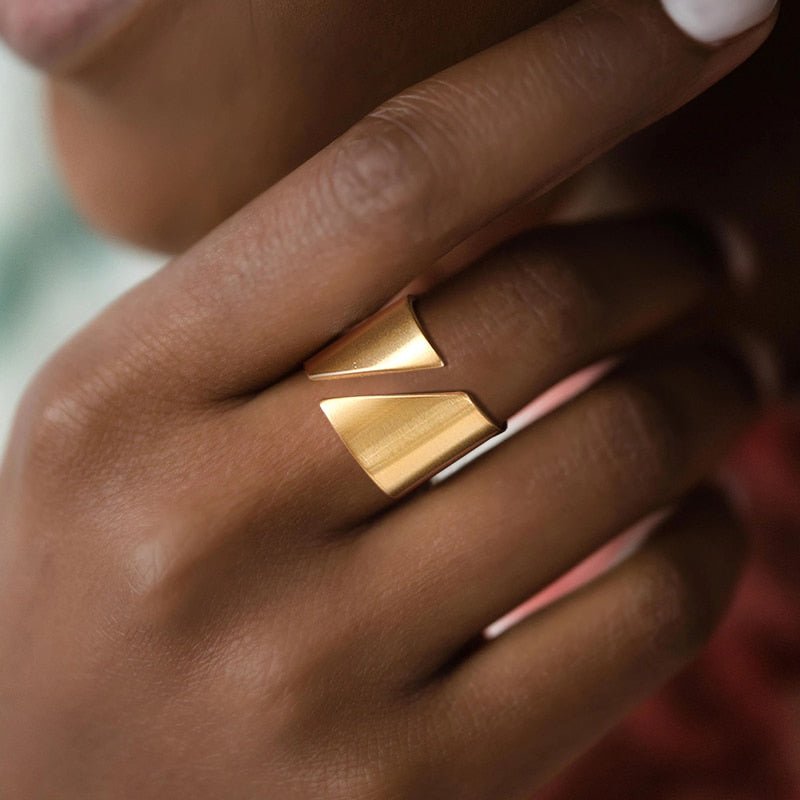 Gold Hips Ring Margot