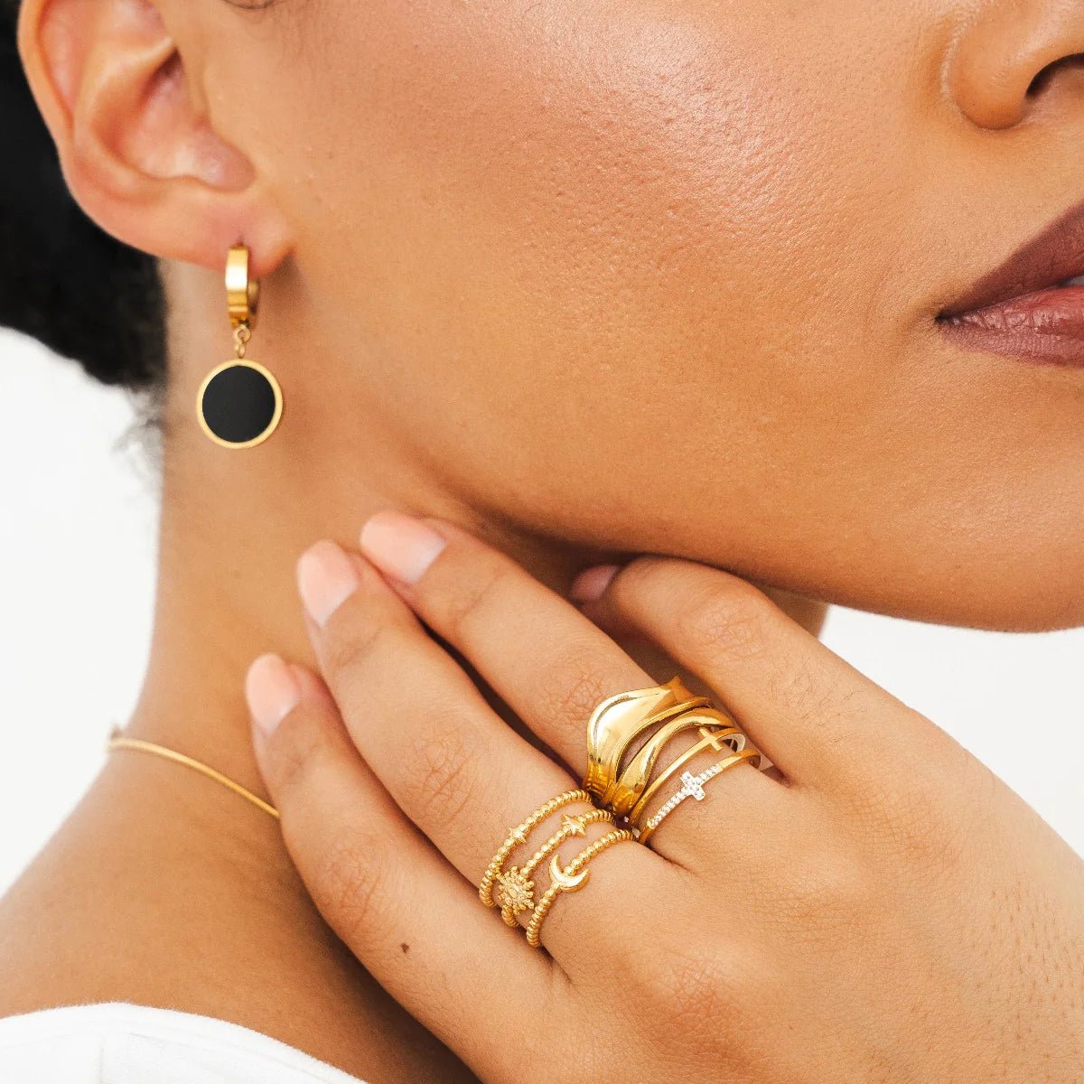 Noir Gold Pendant Earrings Margot