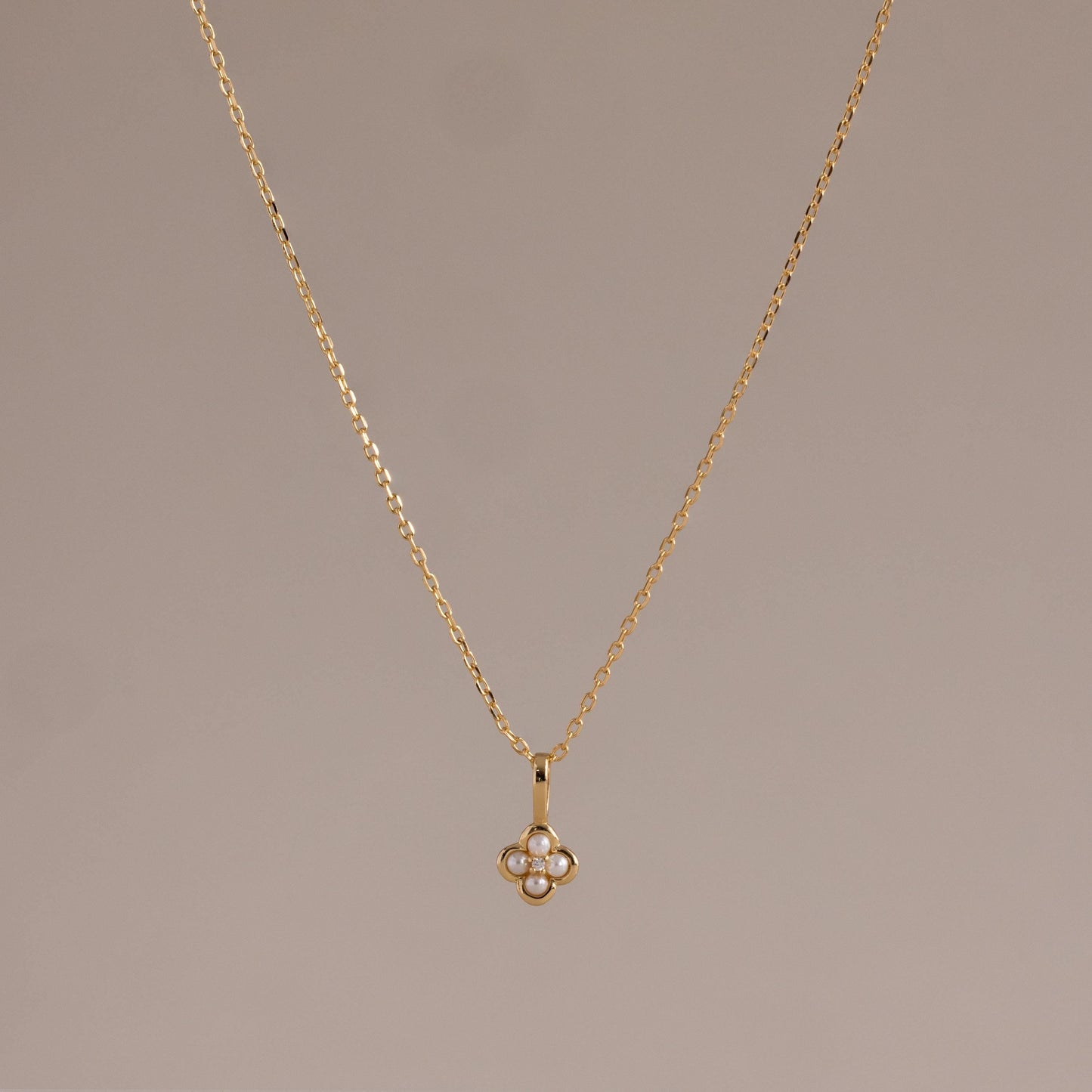 Rounded Pearl Flower Necklace Margot