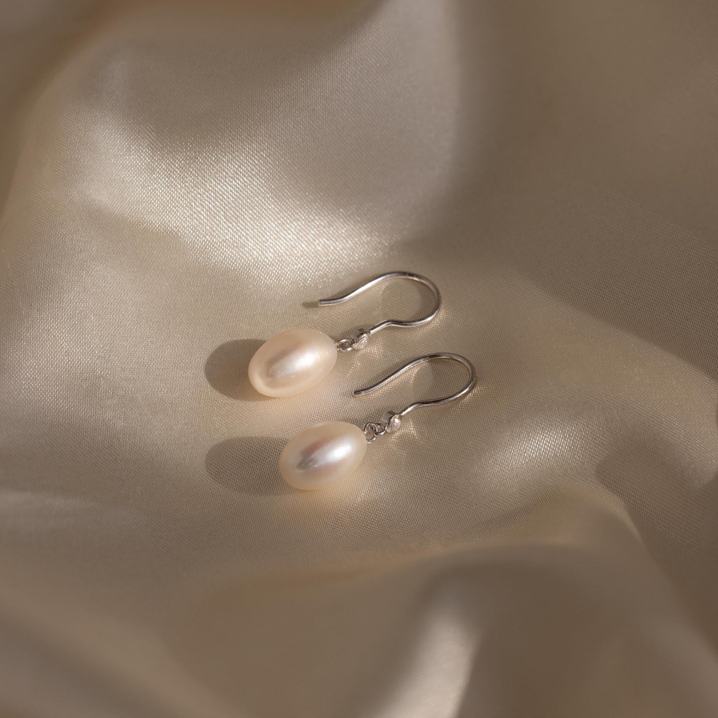 Threader Pearl Earrings Margot